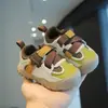 Zapatos de caminar suaves con pegatina mágica para bebés niños, nuevo estilo primavera/otoño, zapatos casuales ligeros antideslizantes para bebés niñas, zapatos sencillos para bebés y niños pequeños