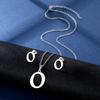 Conjunto de collar y pendientes con 26 letras en inglés, cadena de clavícula de acero inoxidable brillante que conserva el color, de estilo europeo y americano.
