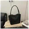 Bolso de Hombro para Mujer 2025 Estilo Vintage Casual Accesorio Nuevo Moda de Gran Capacidad para Viajes Diarios Color Sólido