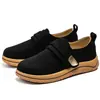 Zapatos casuales deportivos de gamuza para hombre 2026 modelo nuevo sin cordones con velcro para hombre punta ancha zapatos de moda zapatos para aumentar la altura de hombre