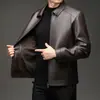 Jaqueta de Couro Masculina com Gola Lapela 2026 Outono/Inverno Novo Estilo Jaqueta de Couro para Meia-Idade Casual de Negócios Simples Versátil Jaqueta de Couro com Gola Lapela