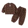 Conjunto de pijama de flanela confortável e estiloso para meninas para outono e inverno, um conjunto de loungewear de duas peças, nova coleção 2026, quente e aconchegante