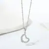 Accesorios de Collar Europeos y Americanos con Forma de Corazón Incrustados de Diamantes, Lujo Accesible y Sensación de Alta Gama, Cadena para Clavícula de Acero de Titanio para Mujer, Sin Desvanecimiento, Circonita
