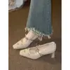 Lindo Sapato Mary Jane de Salto Alto para Mulheres 2026 Novo Estilo Elegante Estilo Francês com um Toque de Luxo, Adequado para Vestidos e Madrinhas, Sapatos de Salto Bloco
