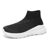 Tênis esportivo de corrida versátil e moderno para homens e mulheres plus size, tênis estiloso slip-on de malha fly para casais