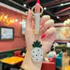 Chaveiro de liga metálica da série de frutas abacaxi, cravejado com diamantes de argila, pingente de decoração de bolsa de trabalho moderno e versátil
