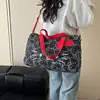 Bolsa de mano, bolsa de gimnasio, bolsa casual de dibujos animados para viajes cortos, estilo nuevo simple, bolso de hombro único, gran capacidad, anime 2025