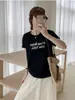 Ying+ Treze Linhas de Flores com Letras, Mangas Dobradas, Camiseta de Algodão Floco de Neve, Gola Redonda, Emagrecedora e Mais Fácil de Combinar, Manga Curta M36-5058