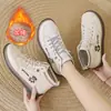 Botines Cortos Versátiles de Piel Genuina Otoño e Invierno Nuevos Zapatos Blancos Planos Casuales Antideslizantes Patrón de Oso Botas de Moda de Caña Alta