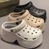 2026 Nuevos Zapatos con Agujeros para Mujer Verano Tacón Alto Exteriores Suela Gruesa Antideslizantes Sensación de Pisar Caca Sandalias de Punta Cerrada para Playa Mujeres