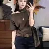 Diseño estilo europeo, cuello halter descubierto, camiseta de manga corta moderna y versátil para mujer, top casual elegante y estilizado