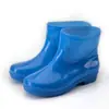 Botas de chuva quentes para mulheres, antiderrapantes, impermeáveis, resistentes ao desgaste, espessadas, de cano médio, galochas curtas de inverno forradas com fleece para cozinha