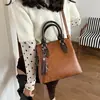 Bolsa de Mão Retro Fashionável Nova Outono 2026 Grande Capacidade Elegante Casual Feminina Bolsa de Ombro Transversal