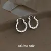 Brincos Clássicos Trançados Prateados Versáteis e Fashion para o Dia a Dia, Minimalistas e Elegantes com um Toque de Luxo, Brincos Estilosos para Mulheres