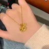 Collar de Moda Sensación de Internet Chapado en Oro con Cristal de Hielo, Símbolo de Dinero y Carrusel Dorado, Apilable, Gama Alta, Una Pieza al por Mayor