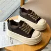 Zapatos Planos de Otoño 2026 Suela Gruesa Parte Superior de Cuero para Personas Bajas Aumentadores de Altura Versátiles Casuales Zapatos Deportivos con Cordones Blancos Mujer