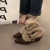 Zapatos Peludos de Punta Fina para Mujer 2026 Nuevo Temperamento Retro Gamuza Cuña Zapatos de Salón de Una Correa Mary Jane con Forro Polar Añadido