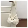 Bolsa Tote Macia Cor de Névoa para Estudantes Universitárias, Vibe Casual e Relaxada, Bolsa Transversal Leve para Streetwear