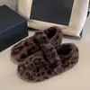 Sapatos peludos da moda para mulheres, nova coleção outono/inverno 2026, antiderrapantes, forrados com fleece, quentes, com fecho de velcro, sapatos de algodão