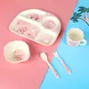 Juego de Vajilla de Fibra de Bambú de Cinco Piezas con Plato de Cuatro Compartimentos, Tazón de Dibujos Animados Lindo de Regalo, Taza, Cuchara, Tenedor Vajilla, Venta al por Mayor de Exportación