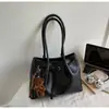 Bolso Tote de Moda de Gran Capacidad para Mujer, Nuevo Bolso Sencillo de Hombro con Temperamento para el Trabajo y los Viajes Diarios, Bolso de Hombro para Comercio Exterior Transfronterizo
