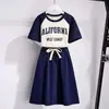 Vestido de Verano Nuevo Estilo para Niñas Estilo Occidental para Niños Medianos y Grandes Conjunto Casual Deportivo de Dos Piezas con Camiseta de Manga Corta y Falda de Colores
