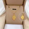 [Aço titânio corpo inteiro] um simples e rico em folhas estilo forno de incenso colar de ouro real feminino Ins Rede social acessórios de corrente para clavícula