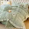 Estilo Princesa Francesa Juego de Cuatro Piezas de Leche Fleece Doble Cara Invierno Franela Coral Fleece Funda de Edredón Sábana Gruesa Faldón de Cama Ropa de Cama