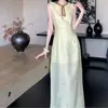 Vestido Bonito e Único, Novo Vestido Estilo Chinês com Gola Gota d'Água, Bordado com Lantejoulas Bege, Vestido Cheongsam Melhorado