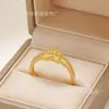 Anillo de Corona con Lazo para Mujer, Apilable, Lujo Ligero, Moda de Alta Gama, Moderno, Versátil, Retro, Elegante, Estilo de Nicho