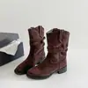 Botas estilo Martin com salto grosso para mulheres, nova coleção outono/verão 2026, incrivelmente estilosas, com detalhes plissados, botas estilo cowboy ocidental e botinhas super na moda.