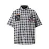 Camisa de Manga Corta con Parche Bordado de Letras con Pedrería y Cuadros Clásicos para Hombre, Nuevo Top Casual Holgado Vintage para Primavera/Verano para Mujer