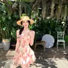 Vestido com alça de gola de chiffon floral requintado estilo francês para mulheres, estilo de férias de verão na praia, lindo vestido curto acinturado