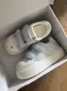 Tenis de suela gruesa con correas de velcro, zapatos blancos, nuevo estilo 2026, para niñas y mujeres jóvenes, mocasines lindos y casuales