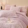 Conjunto de cuatro piezas estilo princesa femenina de felpa de pelo de conejo con relieve de terciopelo de leche, engrosado y cálido, funda de edredón de vellón de doble cara