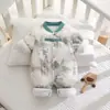Roupas de Bebê Estilo Chinês Flor Pássaro Vermelho Outono Inverno Macacão Acolchoado Sem Ossos Macacão de Engatinhar Roupas de Algodão Macacão para Recém-Nascido