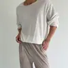 Camiseta suéter casual de punto hueco de manga larga para hombre, otoño y verano, camisa ligera estilo americano para protección solar con escote grande, top casual