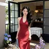 Vestido Halter de Lunares Rojos con Cuello en V para Mujer 2026 Nuevo Estilo Diseño de Deseo Puro Espalda Descubierta Sin Mangas Vestido Camiseta