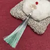 15D-3 Tassel de Leque Bicolor Vermelho Hanfu Cheongsam Broche Acessório Sachê Leque Redondo Pingente de Artesanato Feito à Mão