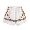 Conjunto de Duas Peças Bordado Boêmio Verão Top com Decote V e Manga Sino + Shorts com Acabamento em Renda Conjunto Casual