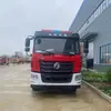 El Camión de Bomberos de Espuma Dongfeng de 8 Toneladas Se Utiliza para Combatir Incendios de Petróleo y Aceite, Suministro de Agua y Mezcla de Espuma en la Escena del Incendio