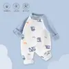 Macacão de bebê respirável, hipoalergênico e macio, confortável para recém-nascidos, design de outono em algodão puro com frente levemente aberta, macacão de bebê