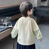 Camiseta de manga larga para niño, nuevo modelo otoño 2026, top de otoño para niño, ropa de bebé de dibujos animados de imitación de dos piezas para niño