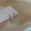 Exquisitos Pendientes de Aro con Cruz de Diamante Completo, Colgante Dinámico de Lujo Ligero, Pendientes de Aro con Cruz de Personalidad de Nicho de Moda para Mujer