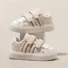 2026 Zapatos Blancos de Suela Gruesa Nuevos para Mujer Estilo Dulce Lindo de Lunares Velcro Zapatos de Pan Versátiles Casuales Zapatos de Tabla de Moda