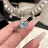 Anel de Corte Fireworks Vermelho Rosa Diamantado Tendência Live-Streaming Mais Vendido, Luxo Leve com Diamante de Alto Quilate Incrustado, Anel Feminino com Pedras Preciosas Coloridas Deslumbrantes