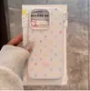 Bordas macias em cores de doce com bolinhas coloridas são doces e adequadas para a capa do telefone Apple 17ProMax 18