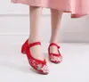 Novos Sapatos Bordados Old Beijing com Bico Fino, Sapatos Retro de Salto Médio para Cheongsam, Sapatos para Saia Face de Cavalo, Sapatos de Estilo Étnico da Dinastia Han, Sapatos de Dança