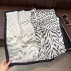 Bufanda Cuadrada Pequeña de Imitación Seda con Estampado de Leopardo y Cebra de Cuatro Cuadrículas para Mujer, Bufanda de Verano Pequeña con Aspecto de Alta Gama, Bufanda Decorativa para el Cuello