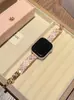 Trébol de Cuatro Hojas Metálico Curvo Correa de Cuero Incrustada con Diamantes Adecuado para Apple Watch iWatch Décima Segunda Generación 11/10